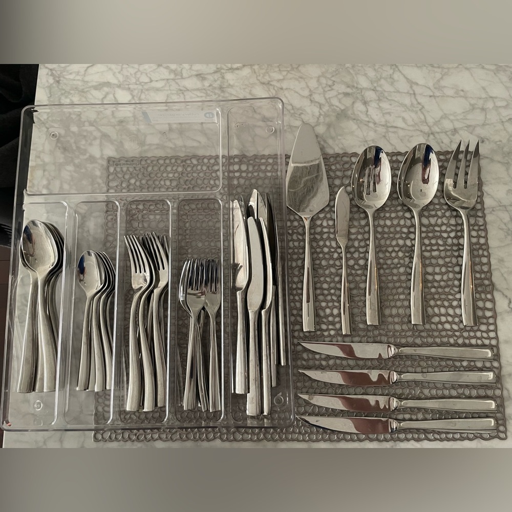 Crate & Barrel Marin Mirror Flatware & Serving Set
